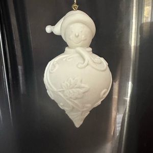 Paintable snowman ornament